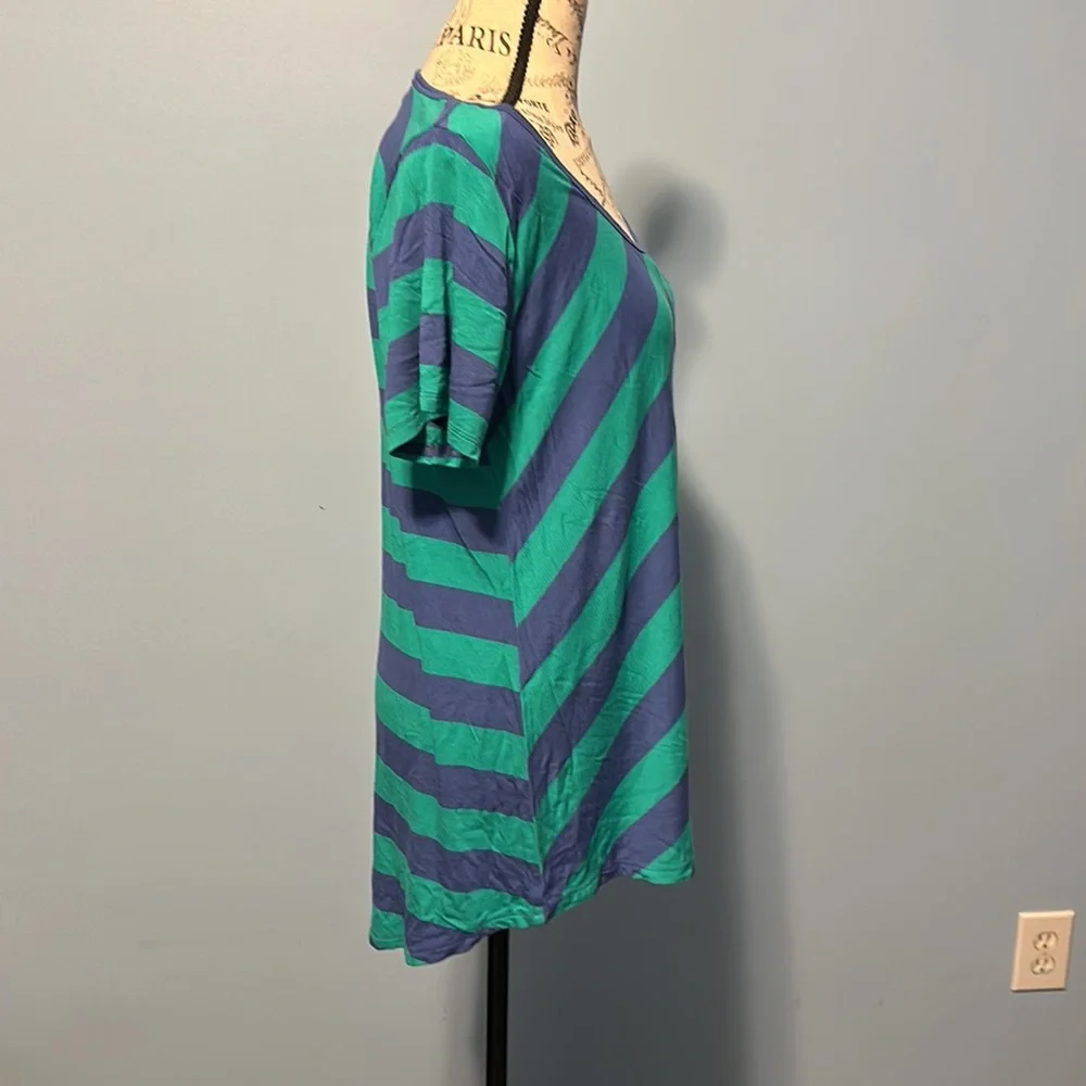 Lularoe shirt sleeved shirt - Picture 2 of 5